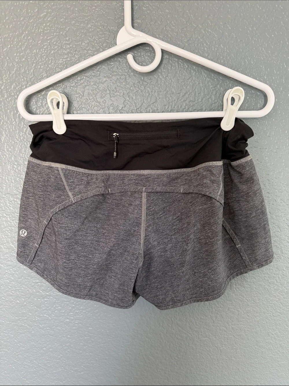 lululemon athletica Gray speed up Shorts with Black Waistband size 6, 4” inseam - Picture 1 of 8